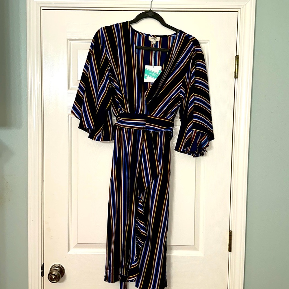 Cute casual dress. Never worn.